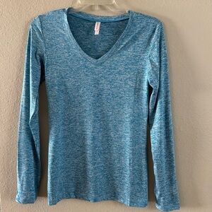 Eevee Women's Light Blue Long Sleeve V-Neck Shirt Size Small